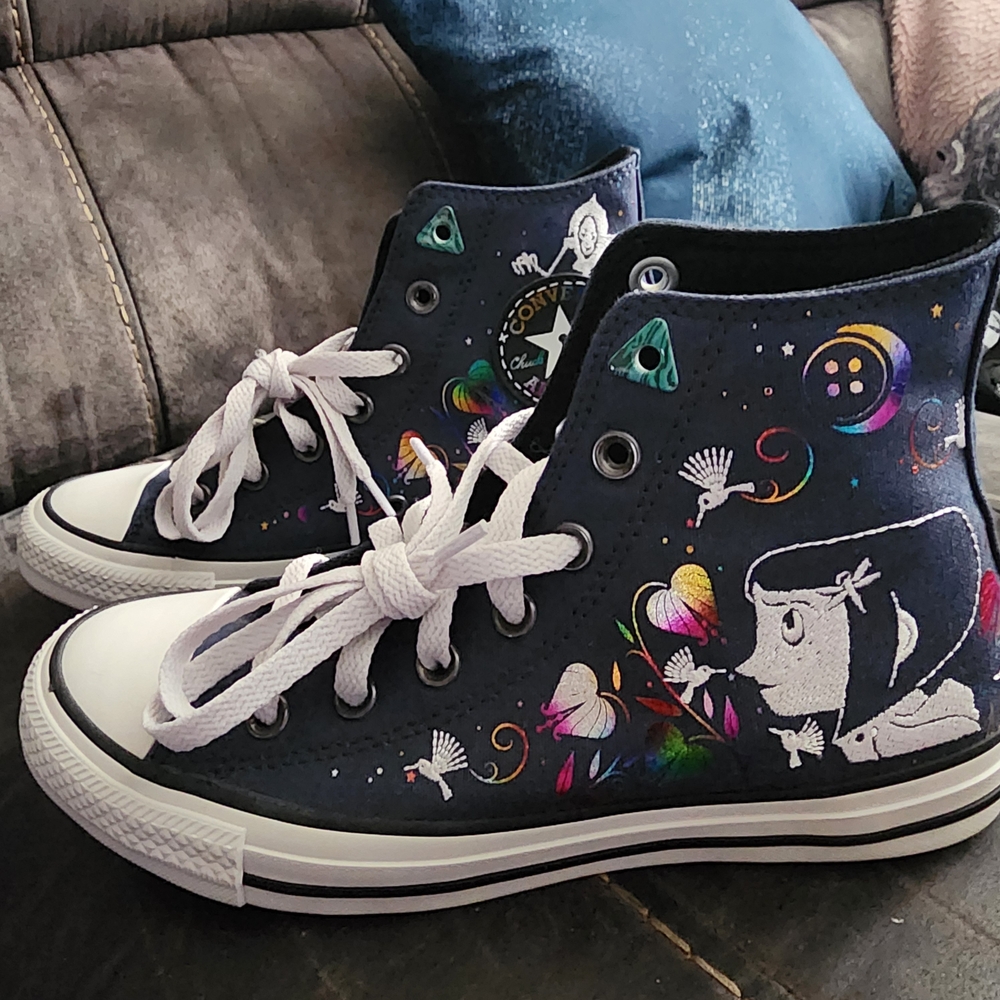 Converse Blue and White Sneake Style